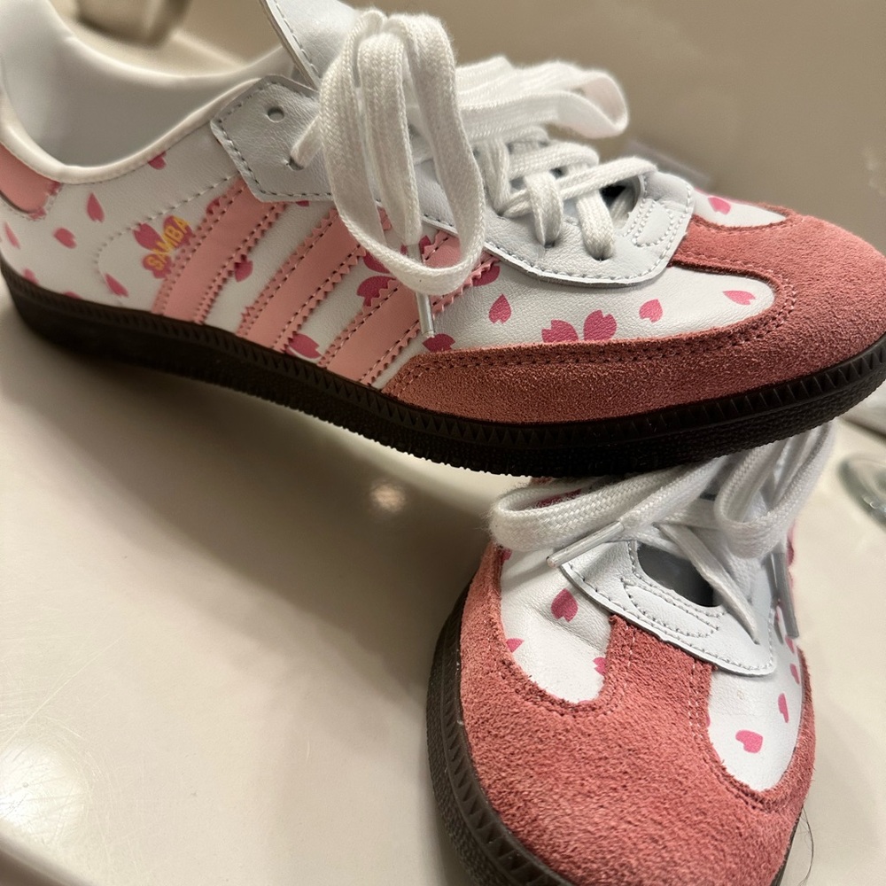Adidas Women’s Pink and White Heart Sumbad